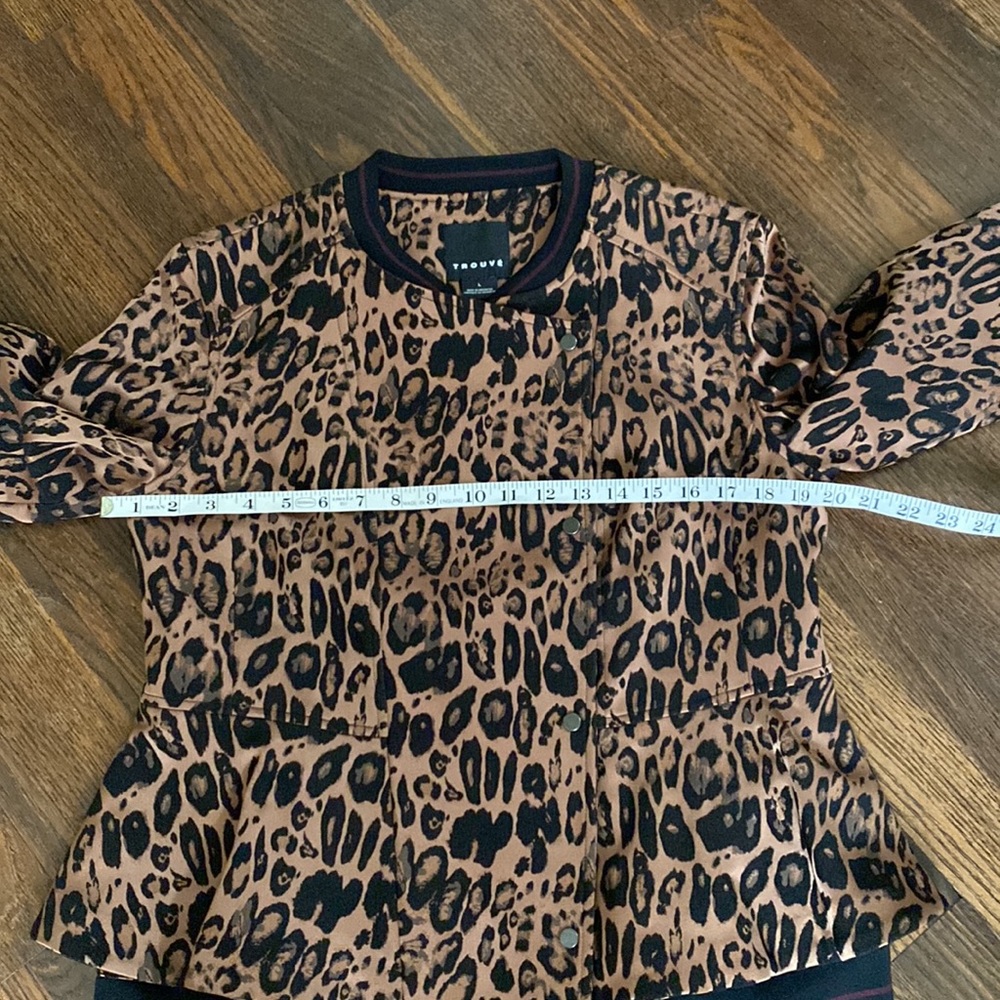 TROUVÉ Jacket - Picture 10 of 16